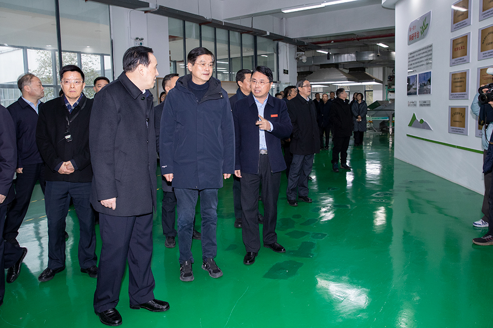 省人大常委会副主任魏国强考察茶博园茶叶科技创新情况
